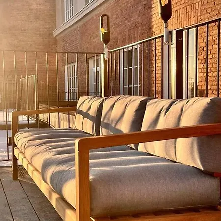 Stunning 90 Square Meter With 3br + Rooftop *